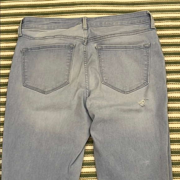 Old Navy Women’s Rockstar Super Skinny Jeans with Built-in Sculpt & Raw Hem - Picture 5 of 7